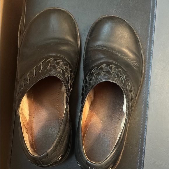 UGG Black Leather Slip-On Shoes - Picture 1 of 4